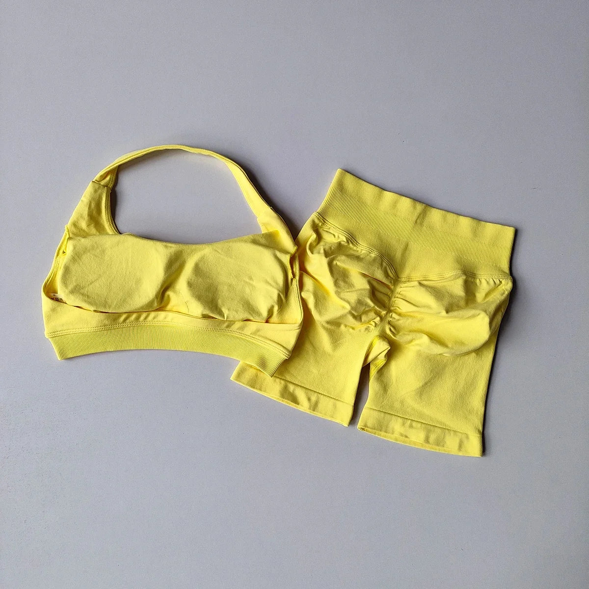 2 Pieces Yoga Suit for Women Seamless Fitness Gym Clothes Halter Sports Bra Matching Impact Shorts Workout Sets Gym Set Outfit